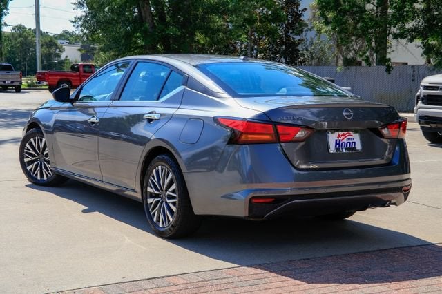 2025 Nissan Altima — side profile view