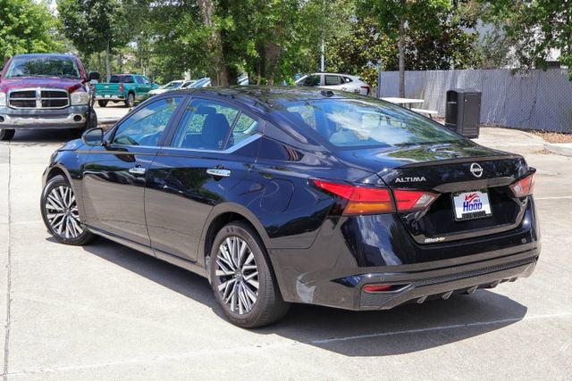 2025 Nissan Altima — side profile view