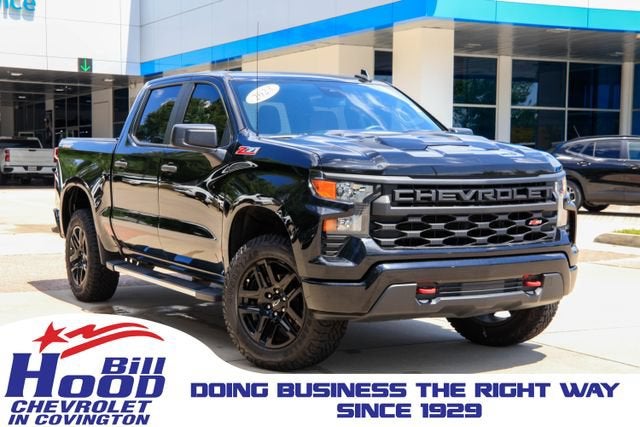 2023 Chevrolet Silverado 1500 Custom Trail Boss in Black — front three-quarter view